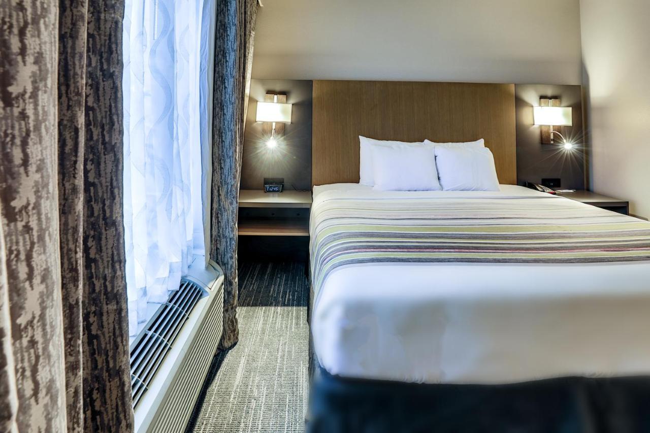 Country & By Radisson Airport Tn 3*