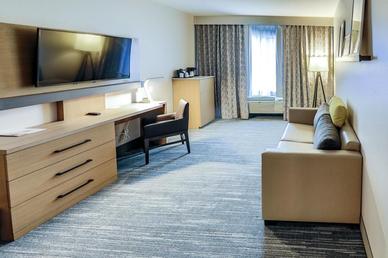 Country & By Radisson Airport Tn