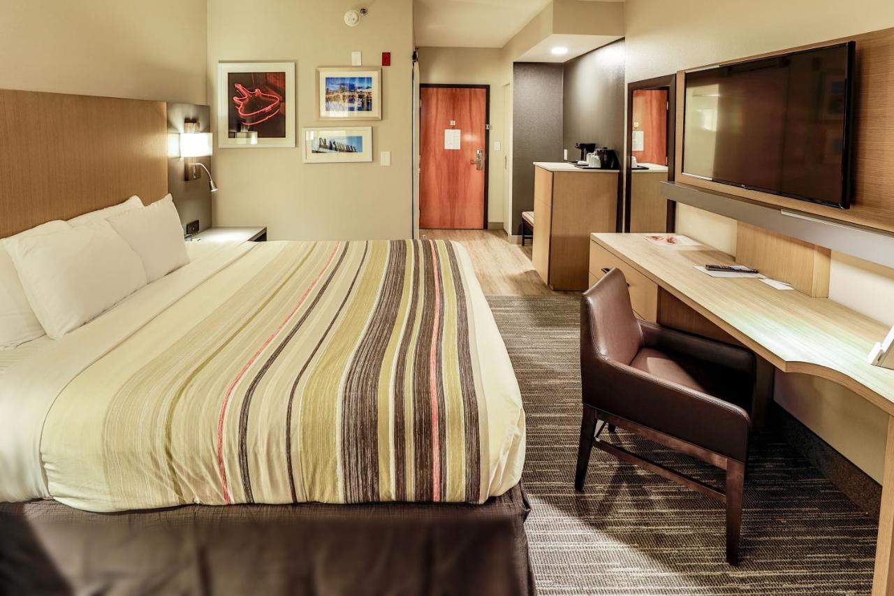 Country & By Radisson Airport Tn 3*