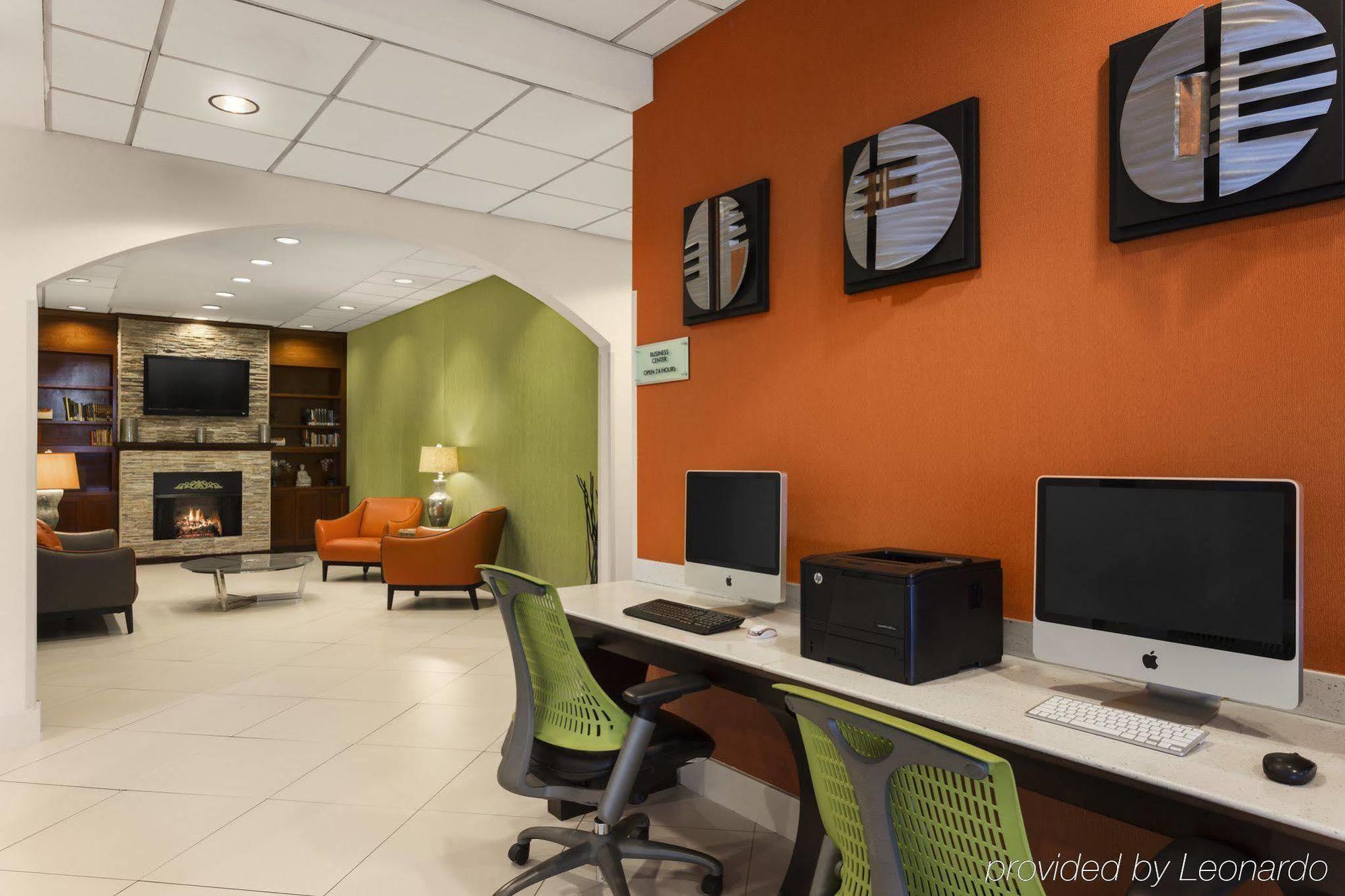 Hotel Country & By Radisson Airport Tn 3*